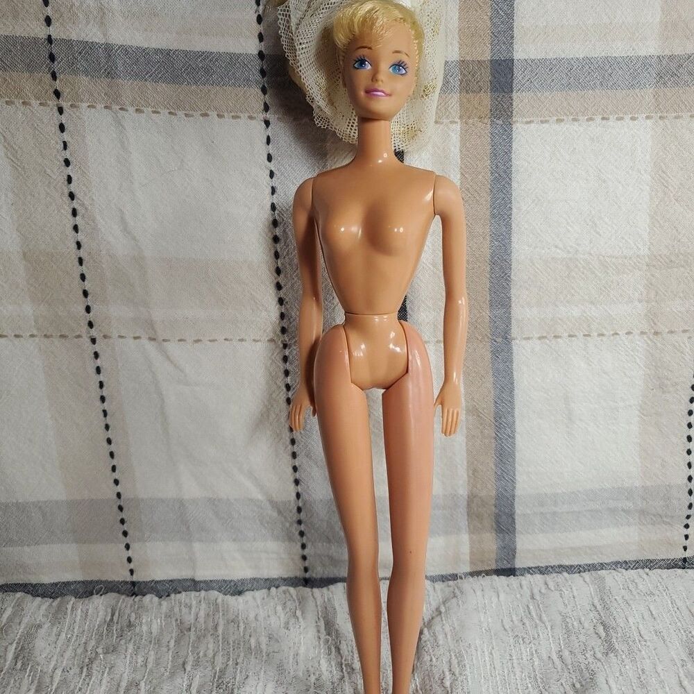 Vtg Barbie Doll 1988 Mattel Malaysia w/ 3 Genuine Barbie Outfits Clothes Lot